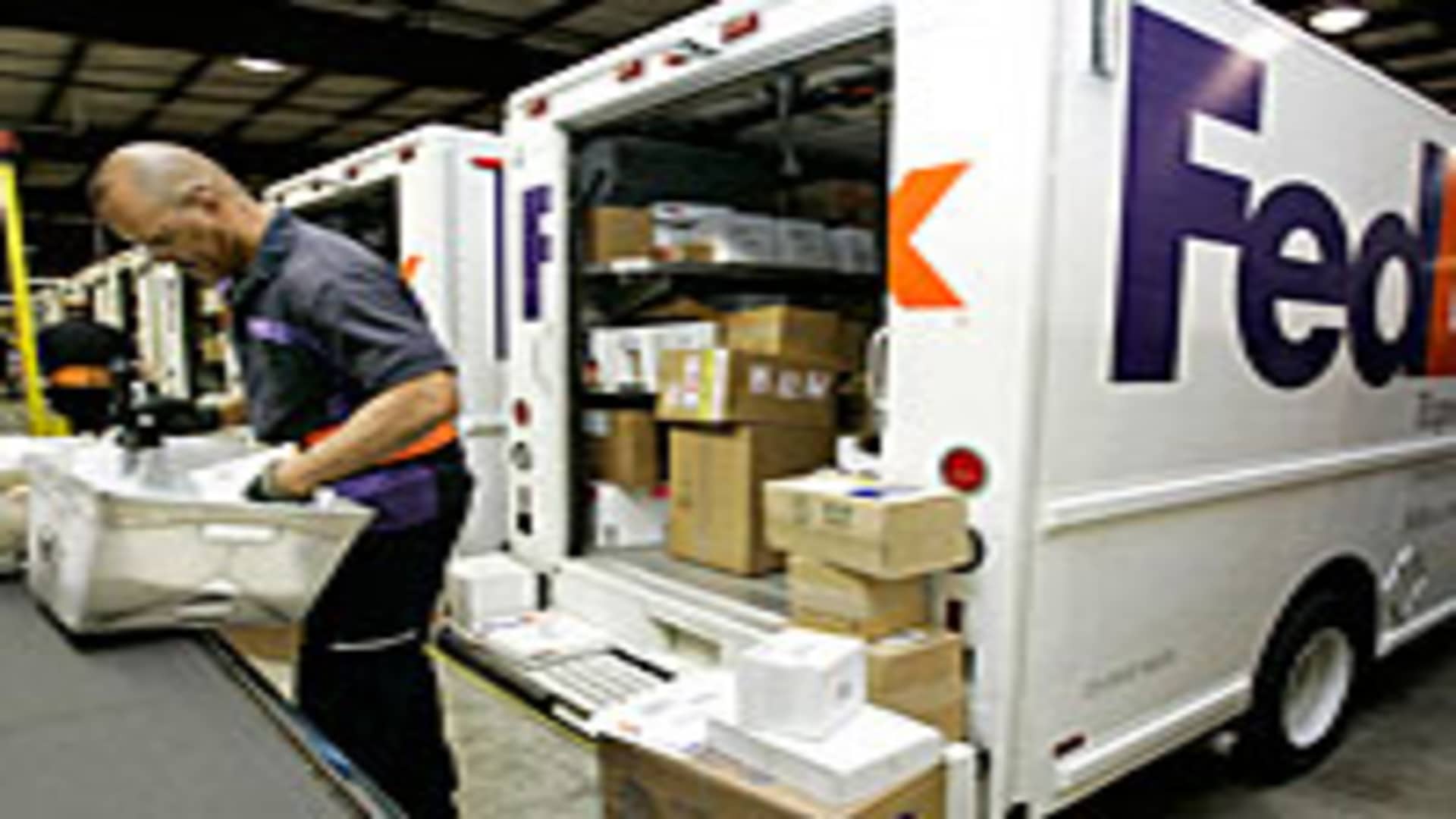 FedEx to Offer US Staff Buyouts in Cost Cut Effort